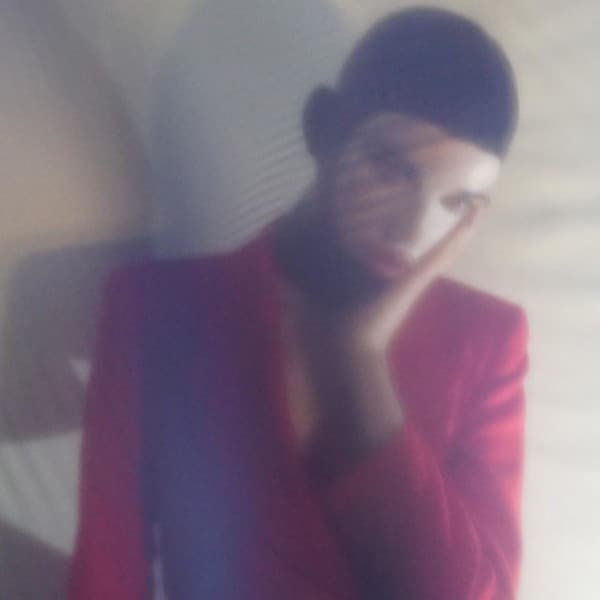 La Femme (4) – Runway / Me Suive